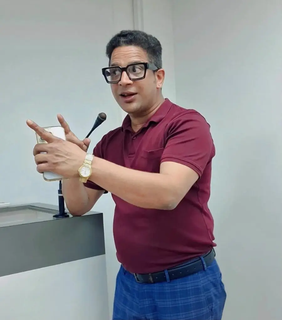 Rajat Sehgaal speaking during a mentorship session